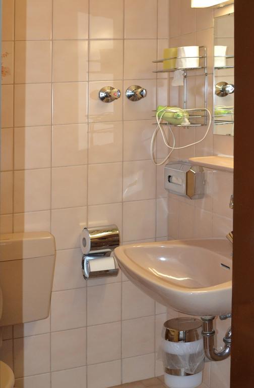 Doppel- oder Zweibettzimmer